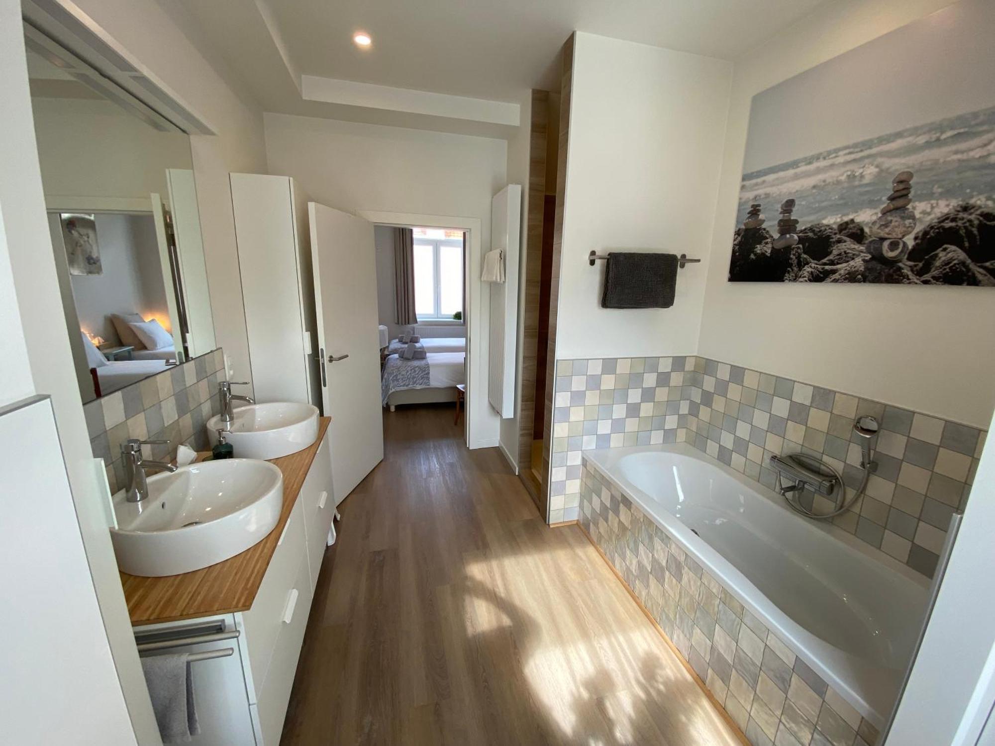 Logies-M Comfort Studios Inc Bikes B&B Остенде Экстерьер фото