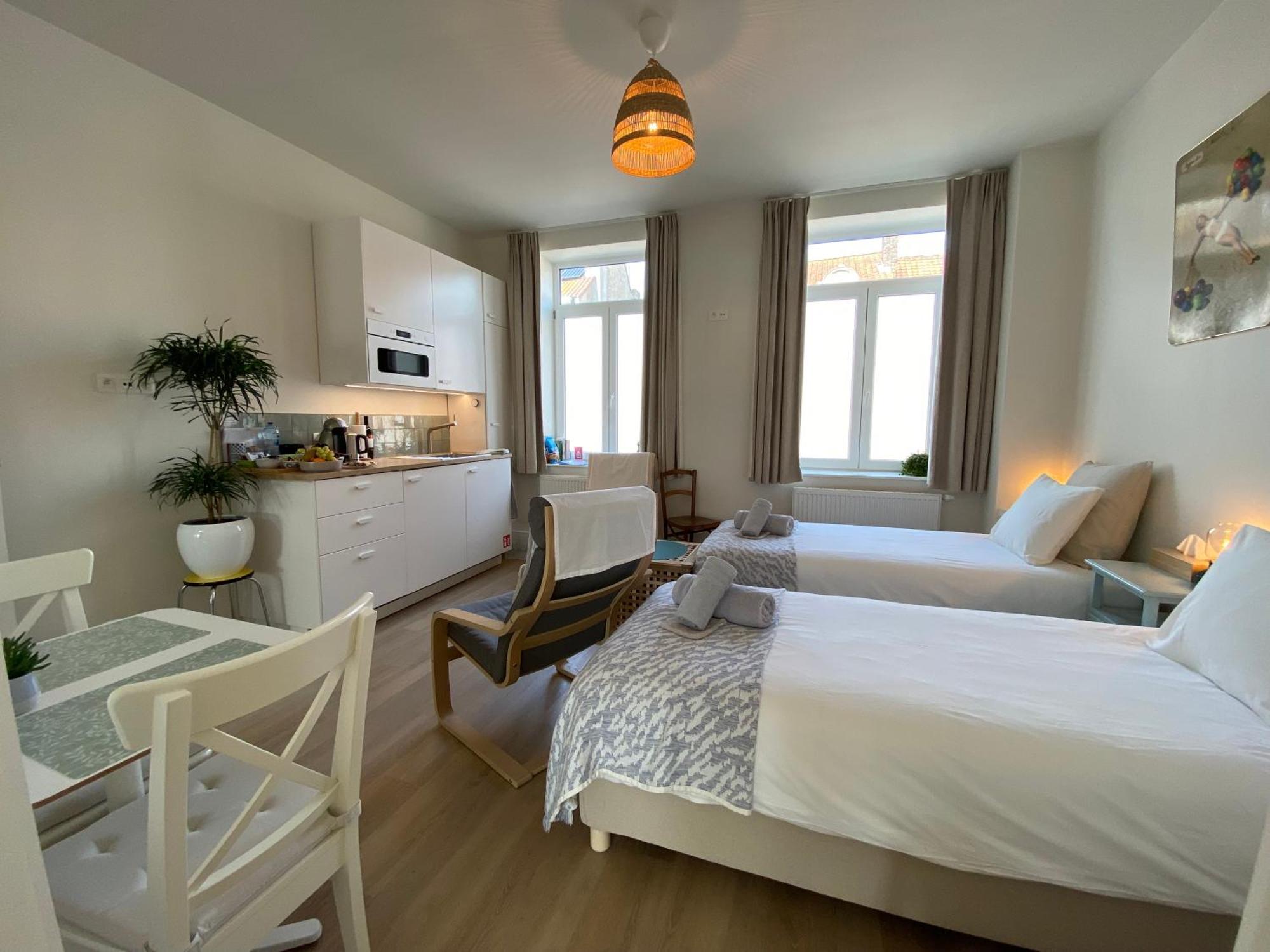 Logies-M Comfort Studios Inc Bikes B&B Остенде Экстерьер фото